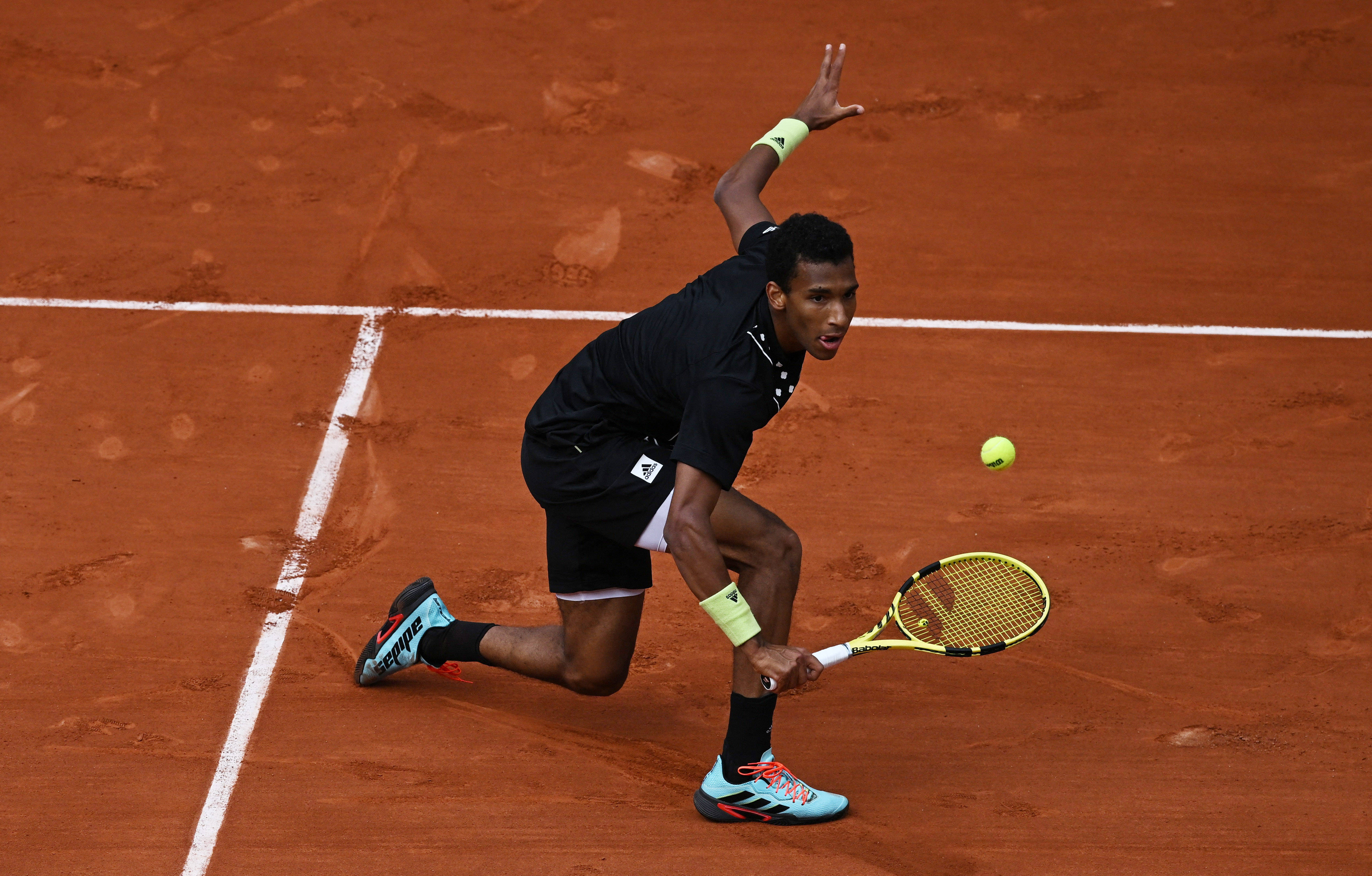 法国网球队鏖战西班牙网球队,纳达尔绝境逆转 法国网球队鏖战西班牙网球队,纳达尔绝境逆转