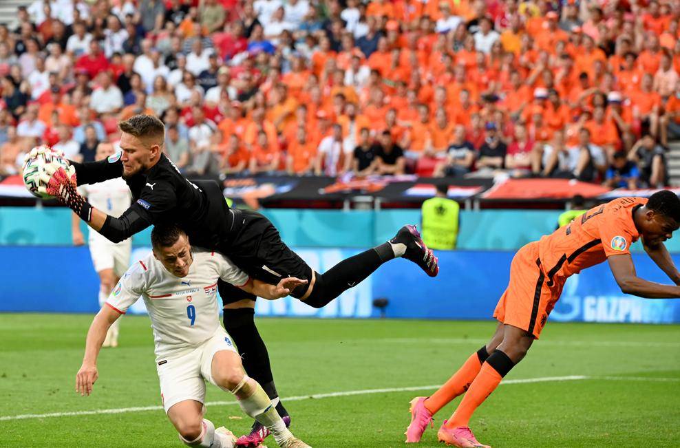 包含荷兰对决捷克,胜劣结果令人猜测不定的词条 包含荷兰对决捷克,胜劣结果令人猜测不定的词条