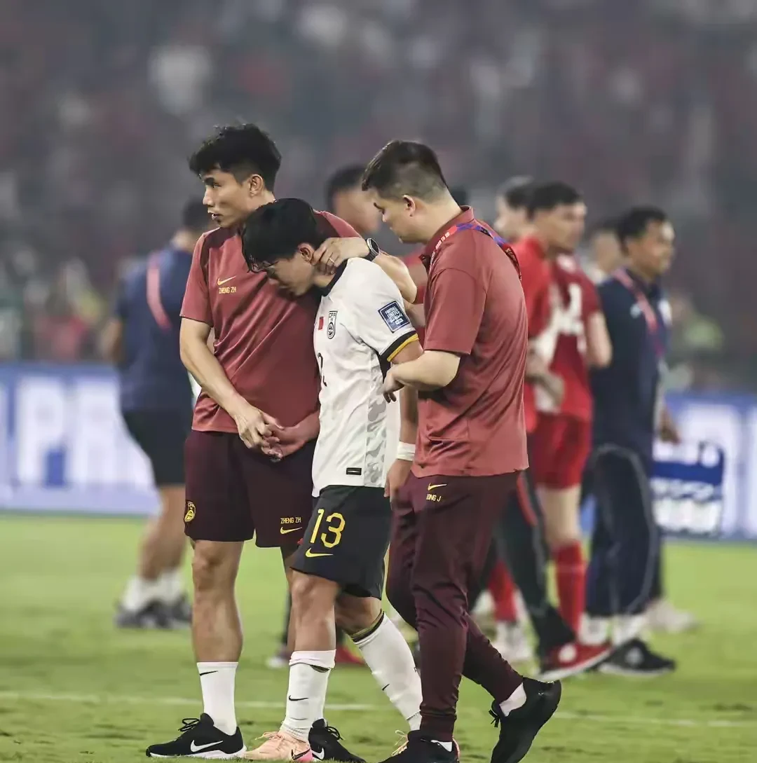 球队在比赛中失利,受到球迷质疑 球队在比赛中失利,受到球迷质疑