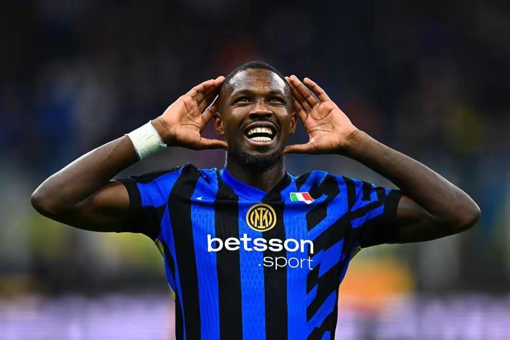 阿贾克斯无欧冠之惧，全力冲刺联赛