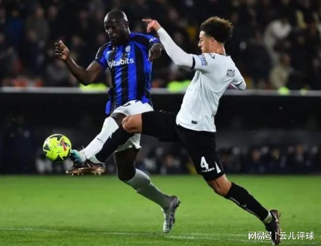 包含斯佩齐亚主场惨败，遭遇两连败的词条