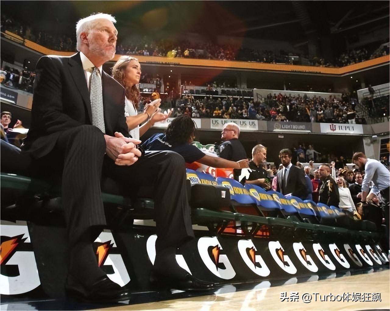 PG电子娱乐官网下载-包含马刺球员集体亮眼，团队合作取得胜利的词条