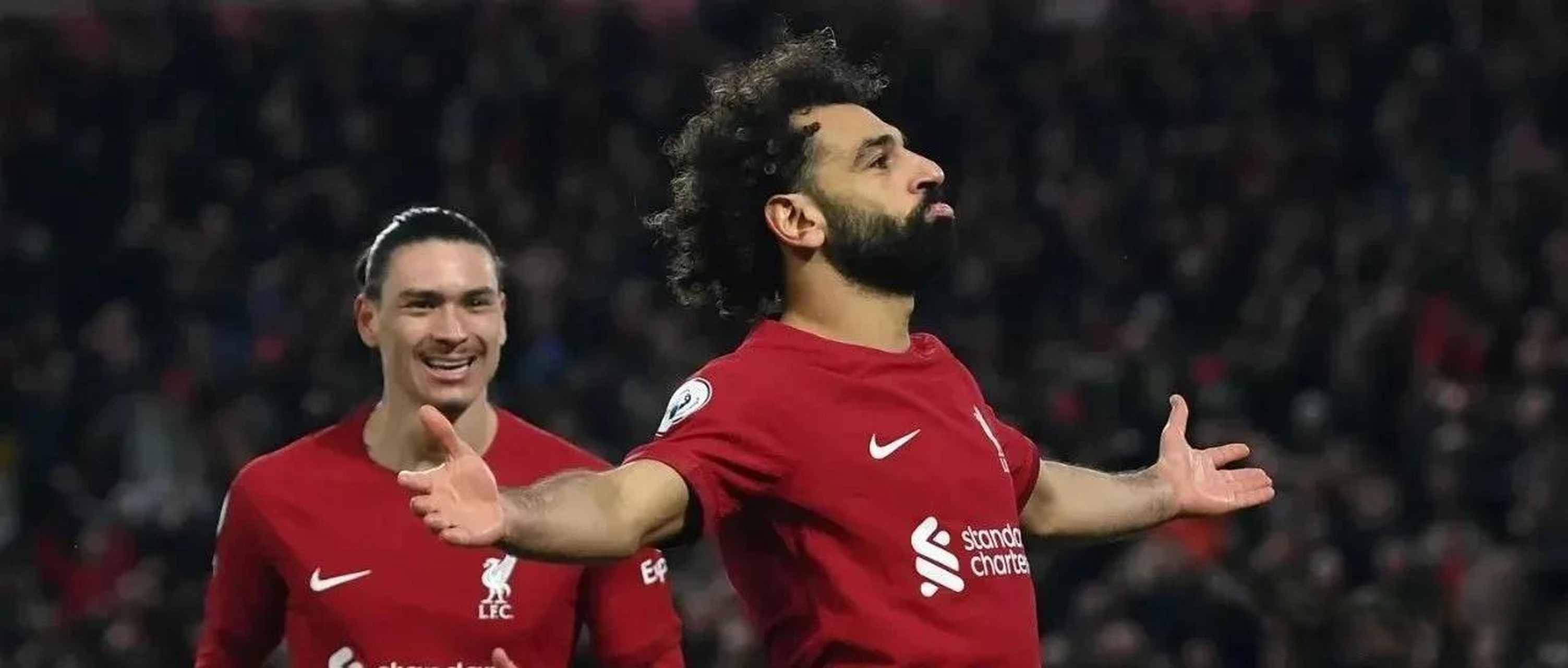 包含利物浦客场比战胜狼队，主教练兴奋不已的词条