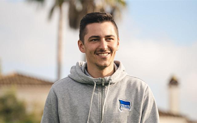 包含柏林赫塔遭遇连败，士气低迷的词条