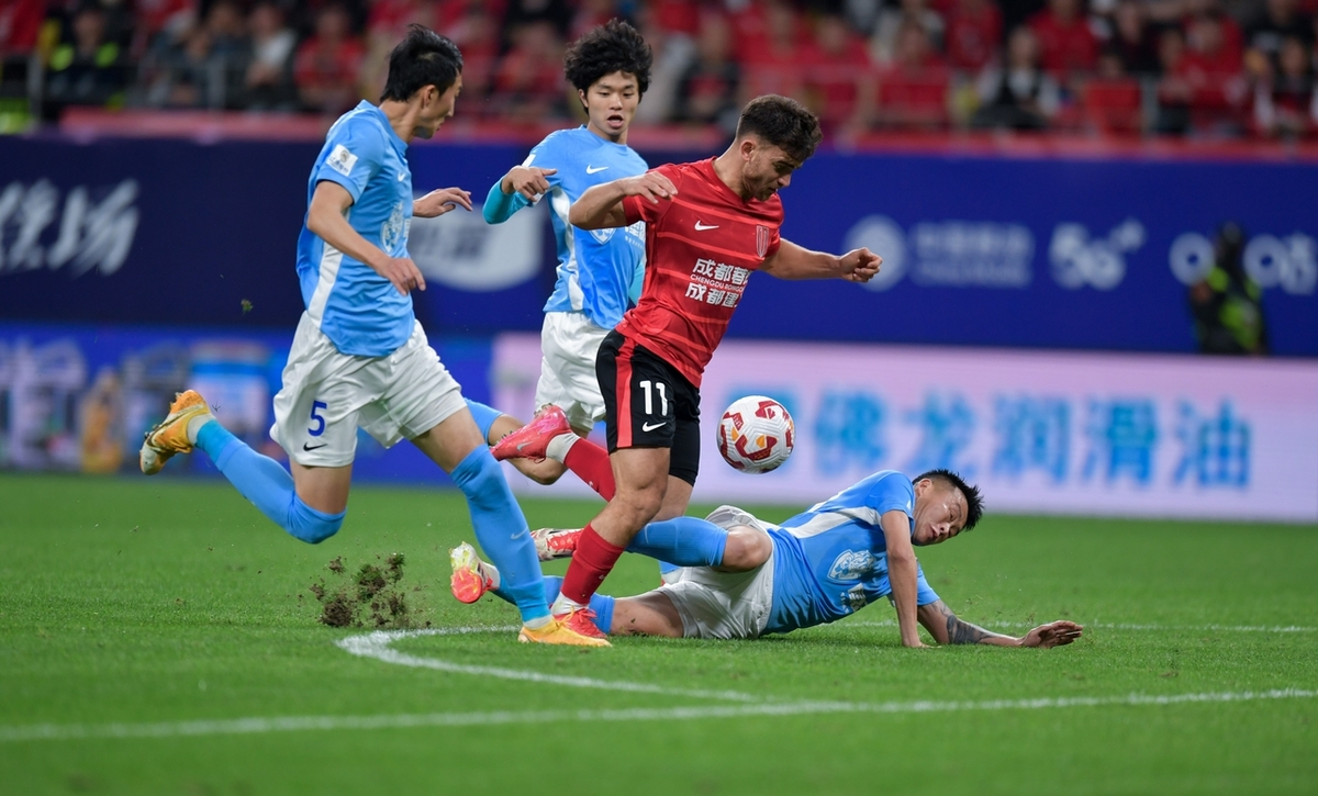 PG电子官网-足球赛事风云无解，豪门球队争夺角逐