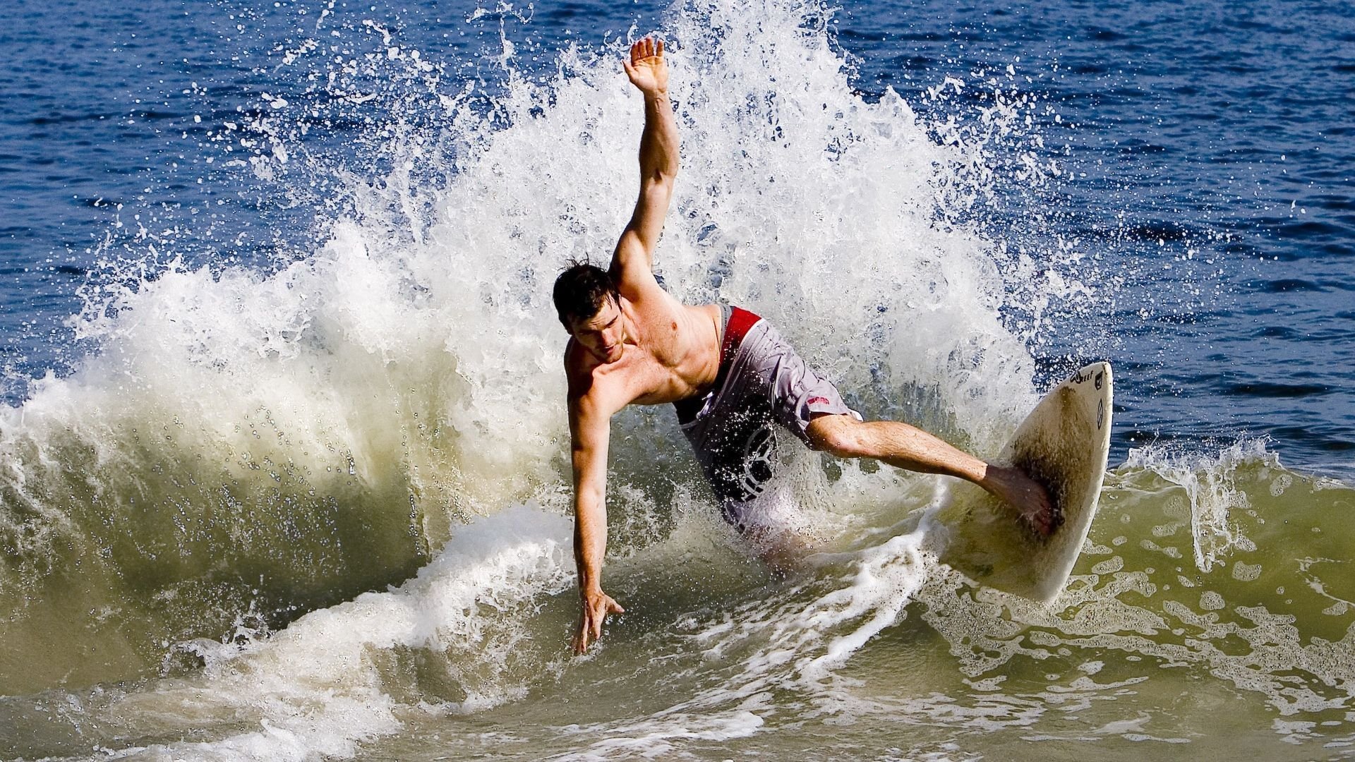 铁壁与指挥家，当皇马锁死曼城，京多安接管决赛