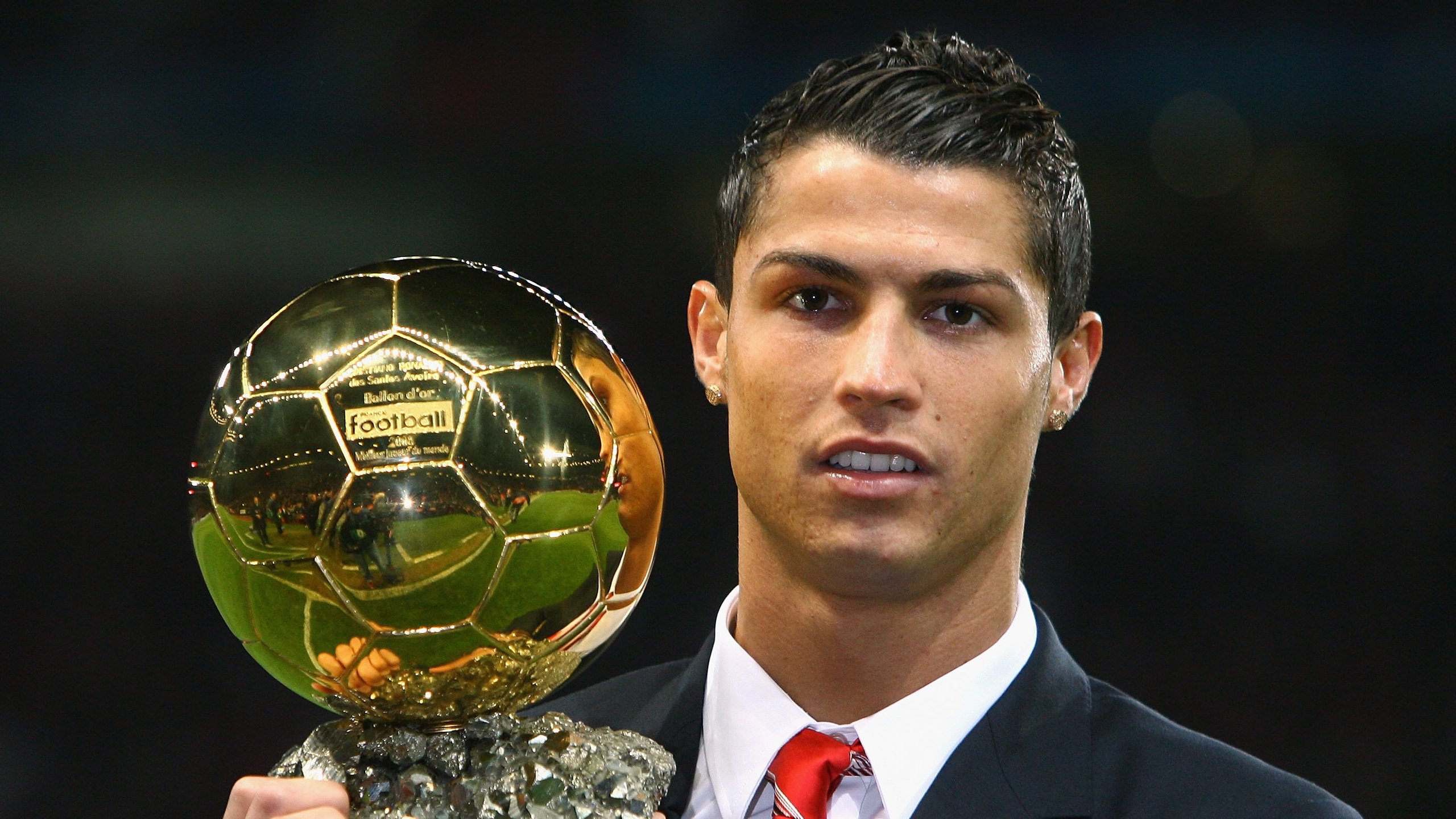 南美风暴席卷北欧童话，乌拉圭横扫丹麦，哈弗茨惊艳四座的战术革命